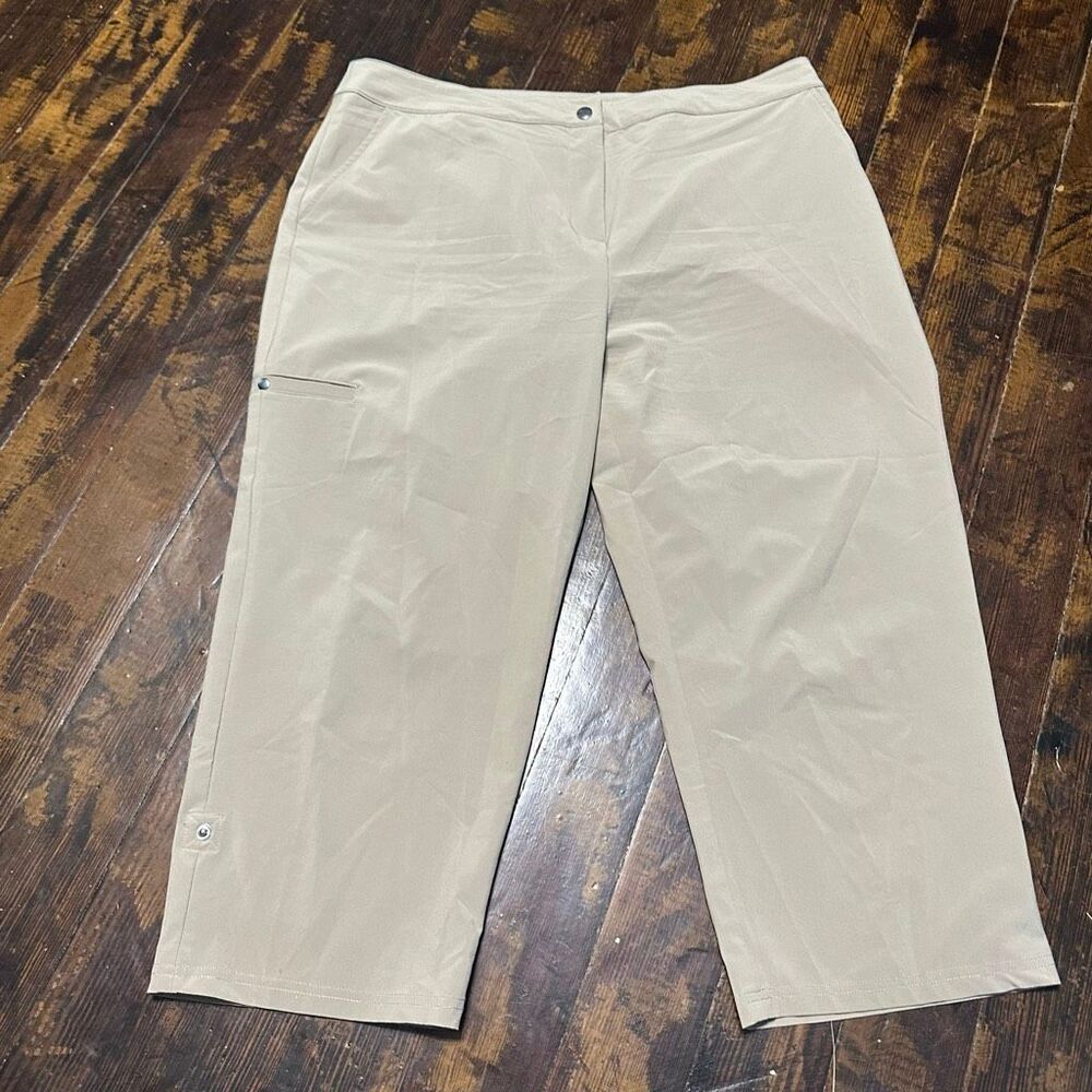 Chico’s weekends tan lightweight cruisewear 2/12 capri pants